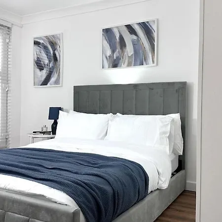 London Cosy 2 Bedroom Modern Suite